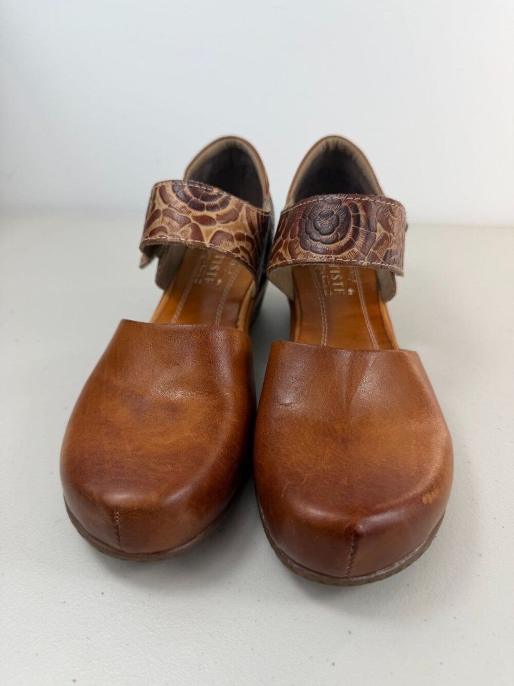 L'Artiste by spring step gloss pansy camel colorway women's size 8